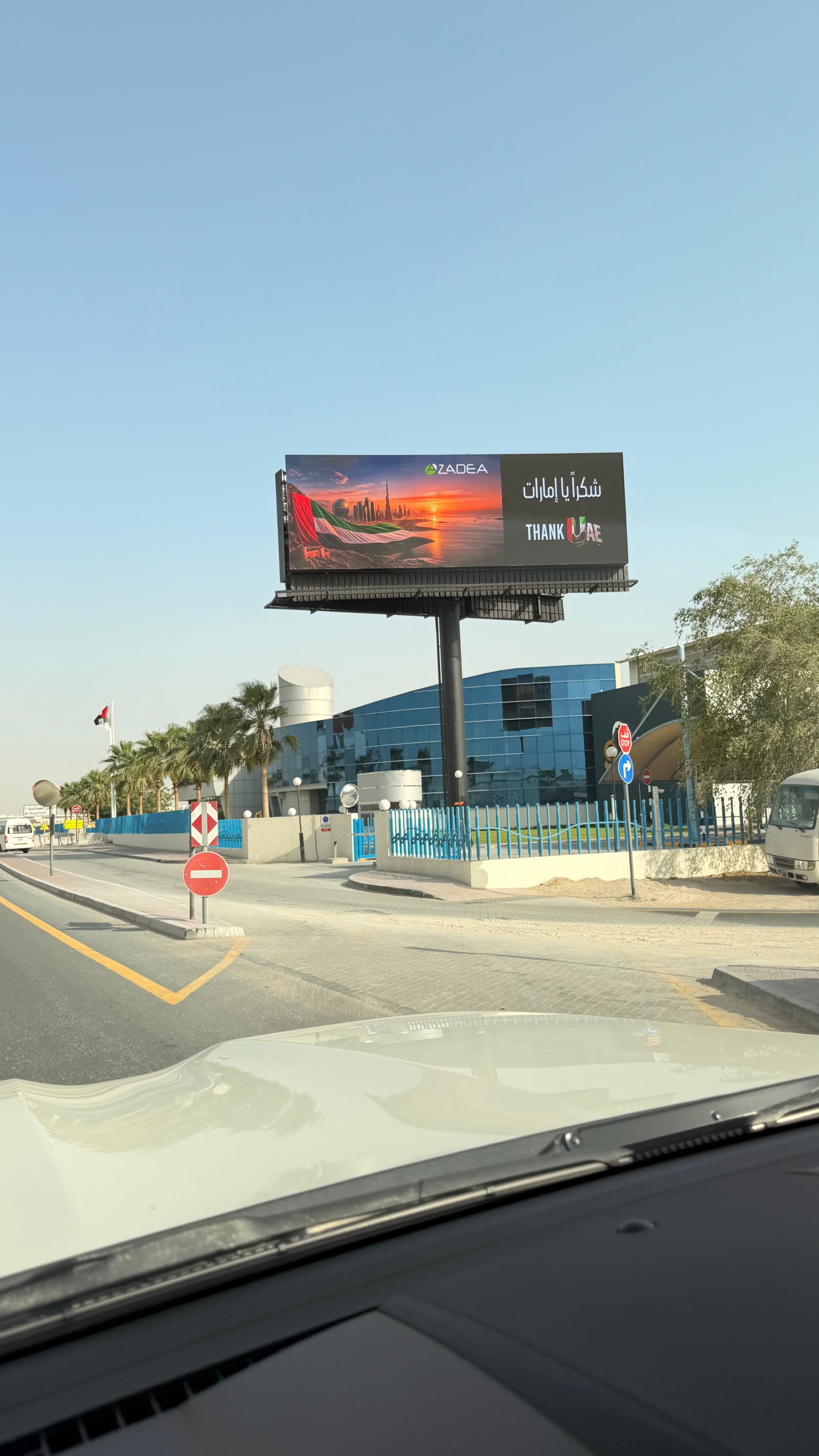Unipole Signs